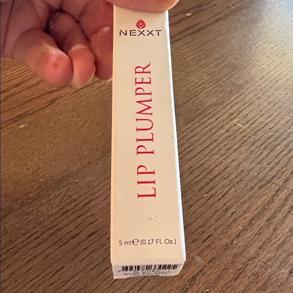 Nib NEXXT Lip Plumper - Bold Red - Picture 2 of 3